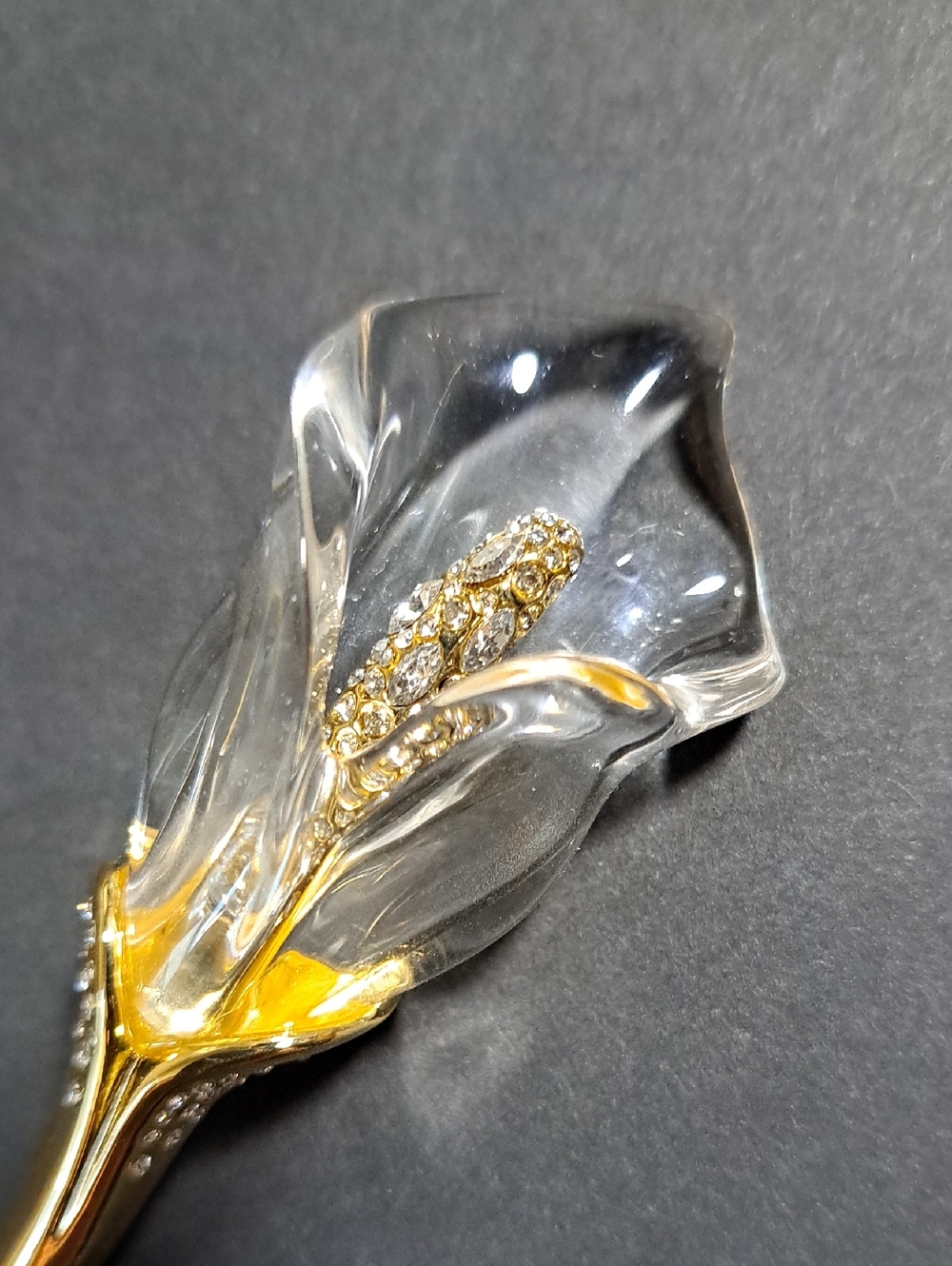 Alexis Bittar Vintage RARE Clear Lucite Calla Lily Brooch Swarovski Crystals - Picture 2 of 10